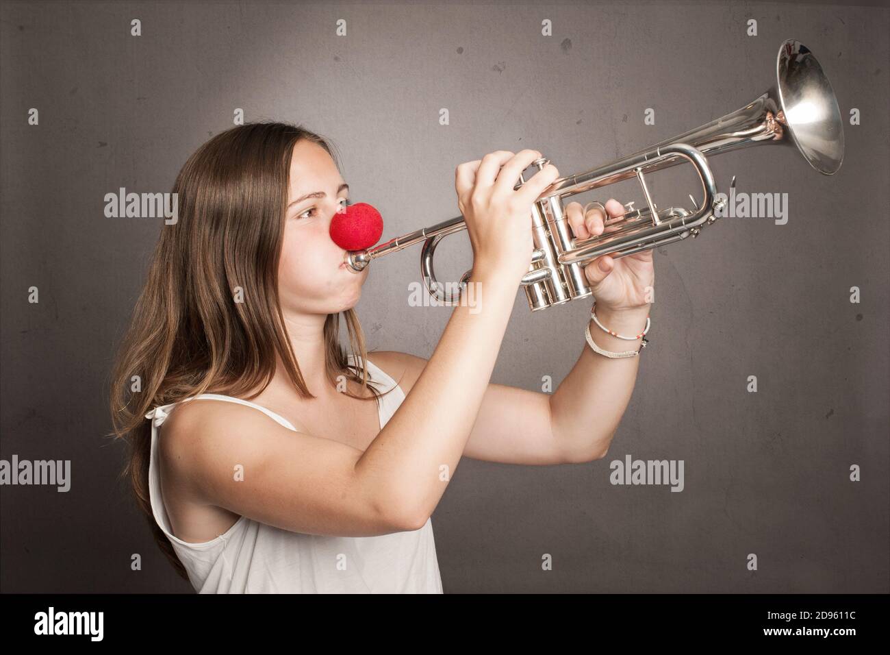 Mujer con trompeta fotografías e imágenes de alta resolución - Página 7 -  Alamy