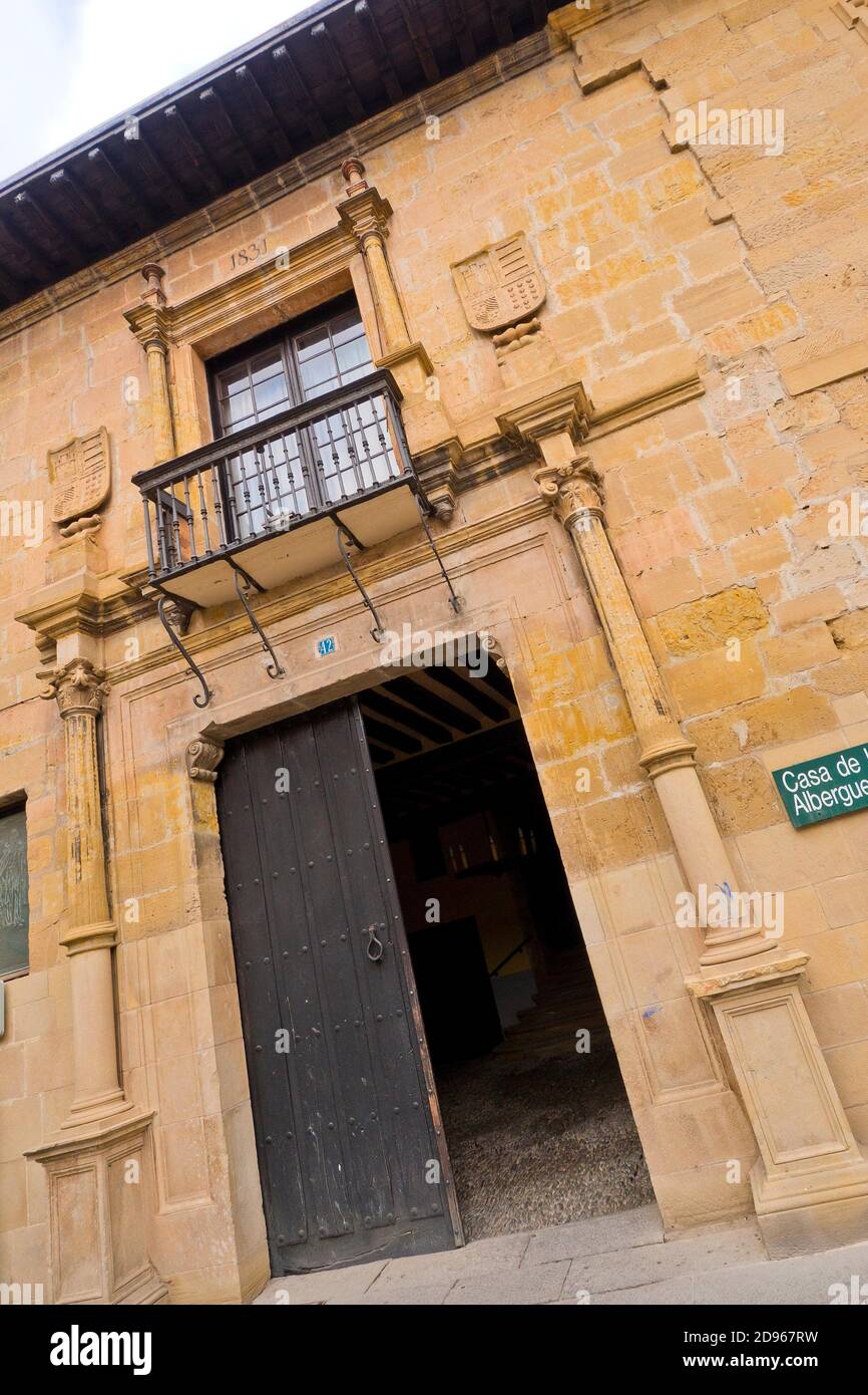 Hostal para peregrinos, Casa de la Cofradía Santo Domingo, Albergue de  Peregrinos, Arquitectura típica, Santo Domingo de la Calzada, camino de  Fotografía de stock - Alamy