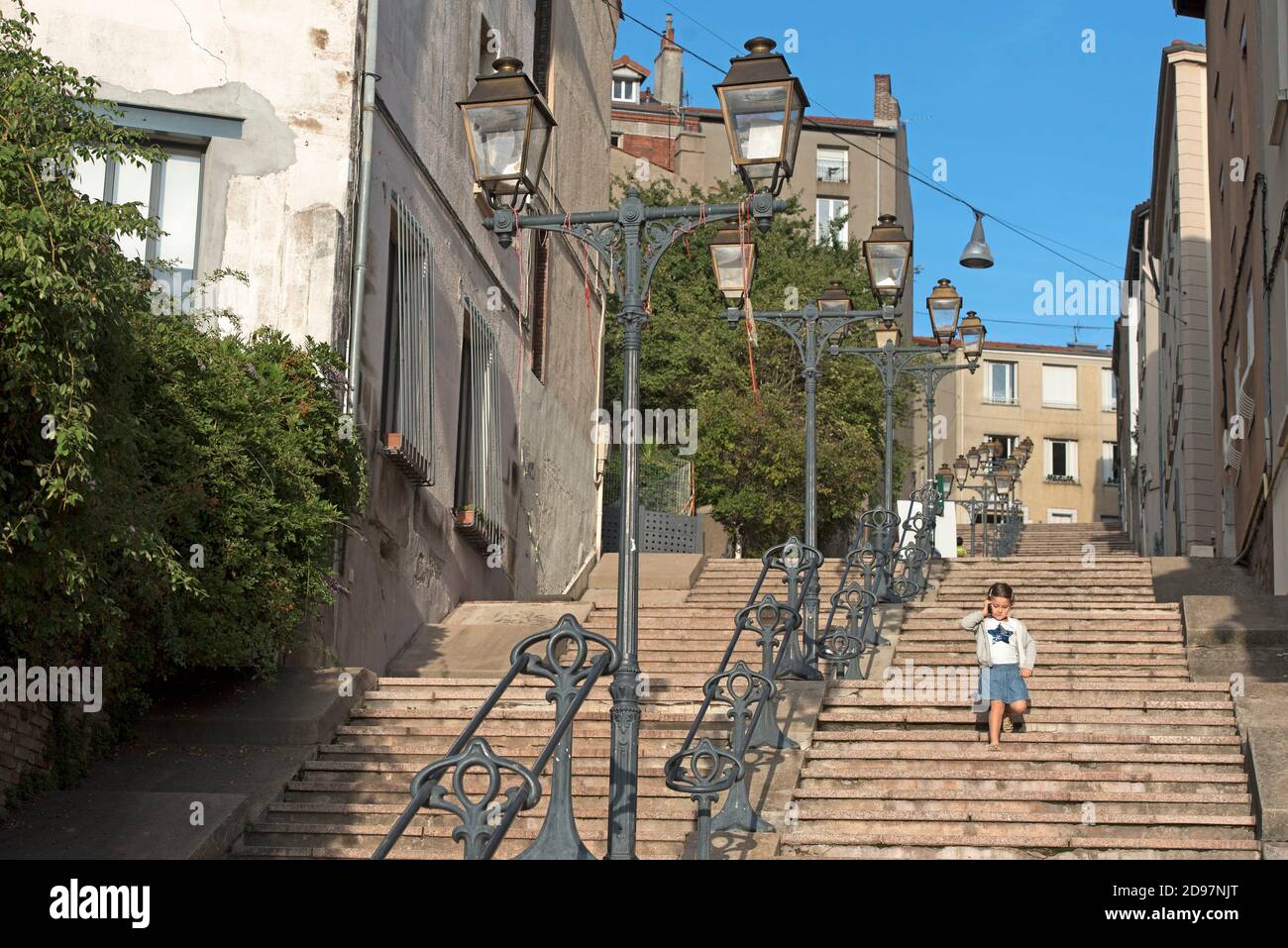Rue en escalier du Cret du Roc, Saint-Etienne, departamento de la Loire, región Auvernia-Rhone-Alpes, Francia, Europa / SideStepping de Cret du Roc, Foto de stock