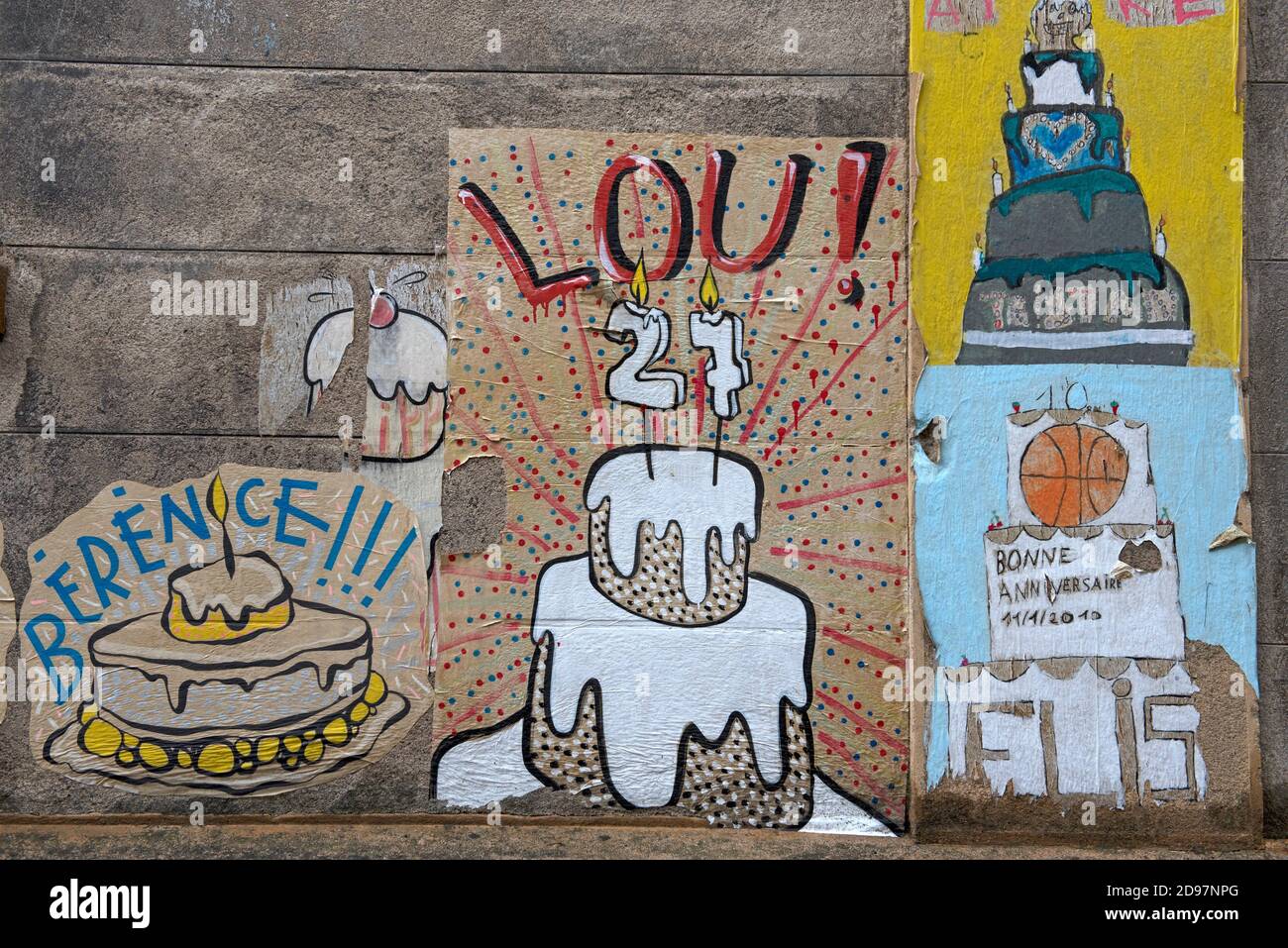 Affiches Representant Des Gateaux Pour L Aniversaire De Leurs Amis Coles Par Ella Et Pitr Artistes De Rue Saint Etienne Departement De La Fotografia De Stock Alamy