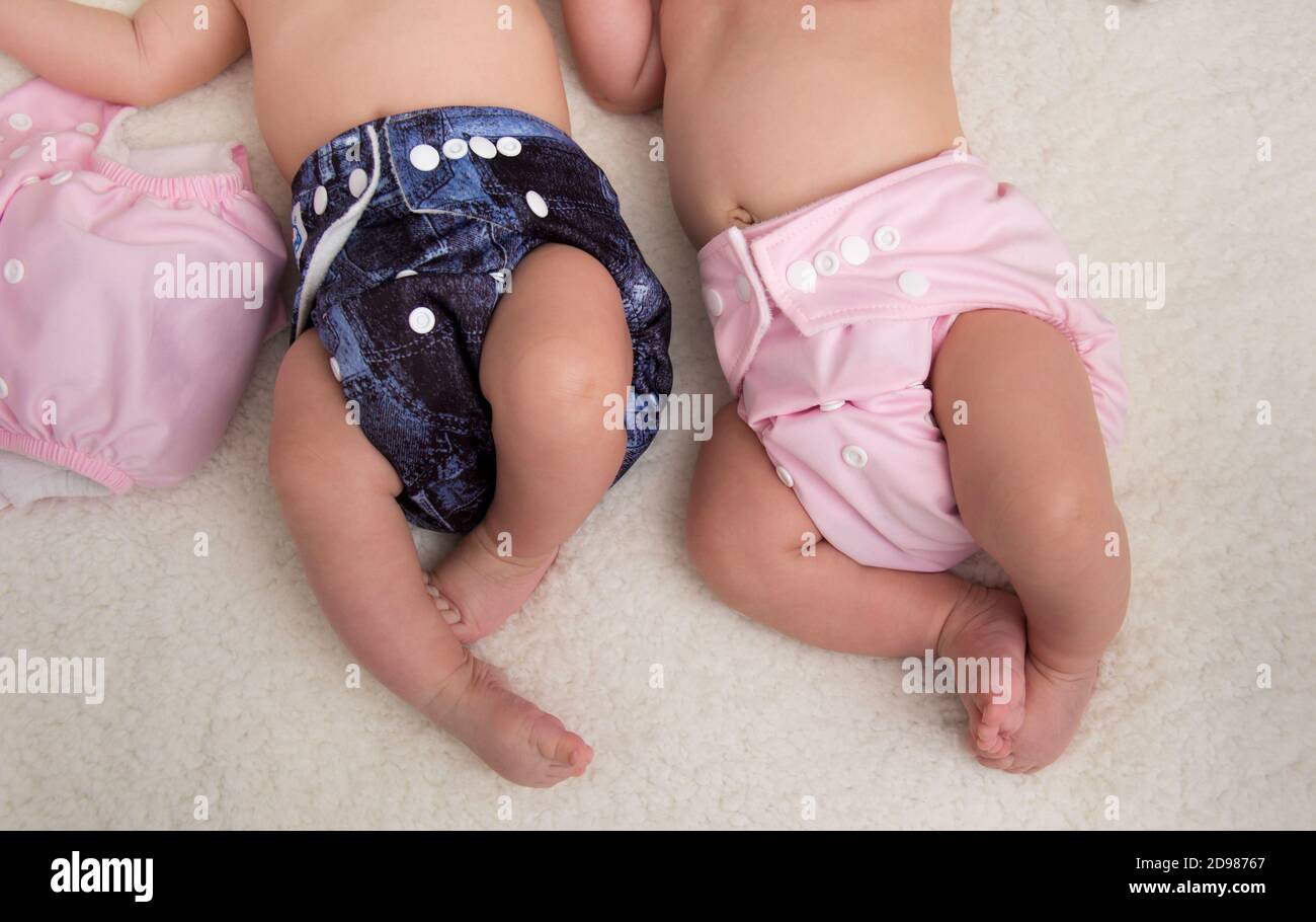 Pañales para bebés fotografías e imágenes de alta resolución - Alamy