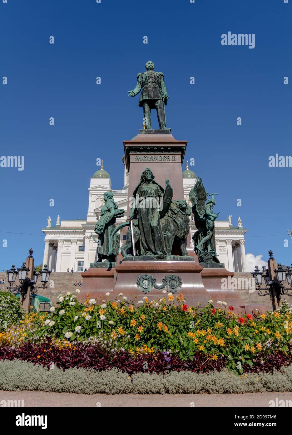 Monumento a Alejandro II de bronce en la Plaza del Senado Foto de stock