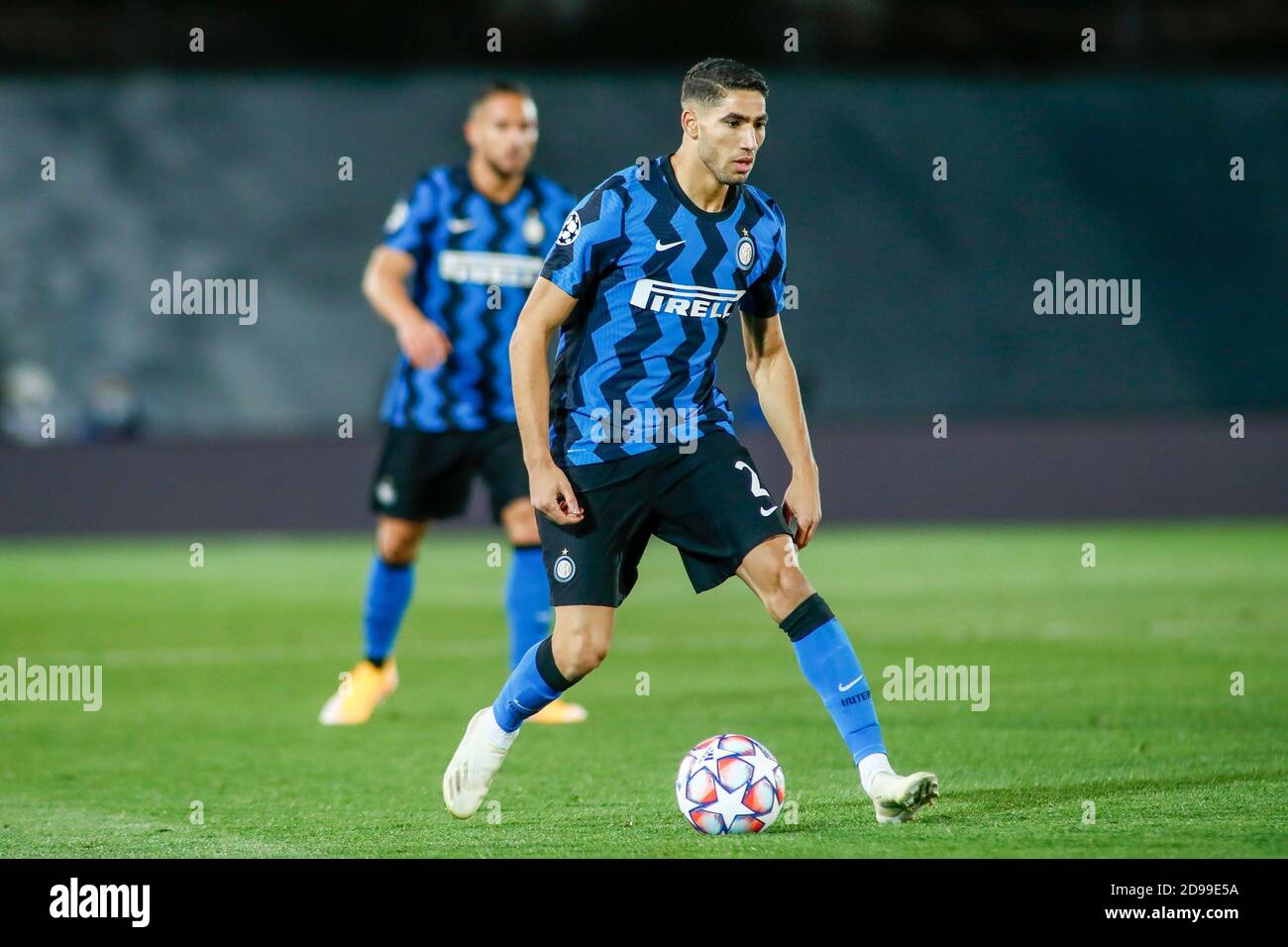 Madrid, España. 03 de noviembre de 2020. Achraf Hakimi de Inter en acción durante la Liga de Campeones de la UEFA, fase de Grupo, partido de fútbol del Grupo B entre el Real Madrid CF y el FC Internazionale el 3 de noviembre de 2020 en el estadio Alfredo Di Stefano en Valdebebas, cerca de Madrid, España - Foto Oscar J Barroso / España DPPI / DPPI crédito: LM/DPPI/Oscar Barroso/Alamy Live News crédito: Gruppo Editoriale LiveMedia/Alamy Live News Foto de stock