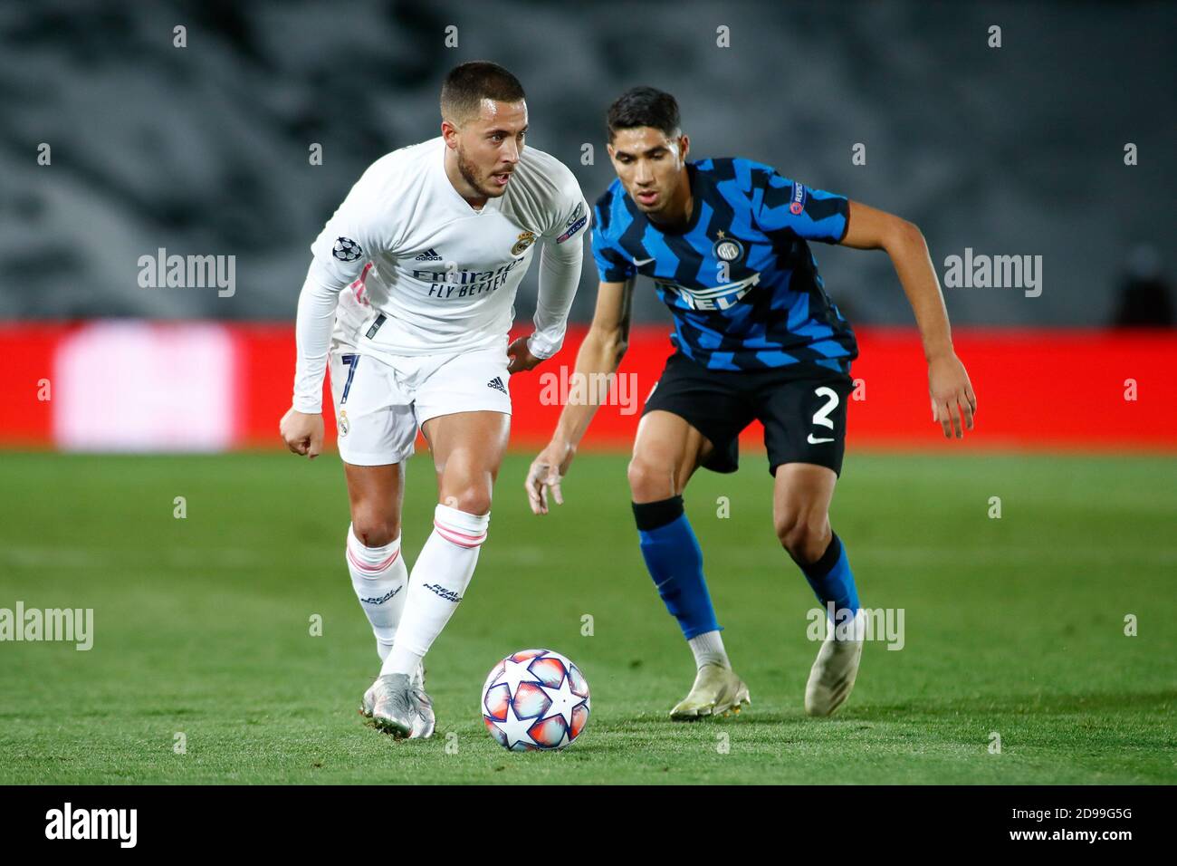 Madrid, España. 03 de noviembre de 2020. Eden Hazard of Real Madrid mira durante la Liga de Campeones de la UEFA, Group Stage, Grupo B partido de fútbol entre el Real Madrid CF y el FC Internazionale el 3 de noviembre de 2020 en el estadio Alfredo Di Stefano en Valdebebas cerca de Madrid, España - Foto Oscar J Barroso / España DPPI / DPPI crédito: LM/DPPI/Oscar Barroso/Alamy Live News crédito: Gruppo Editoriale LiveMedia/Alamy Live News Foto de stock