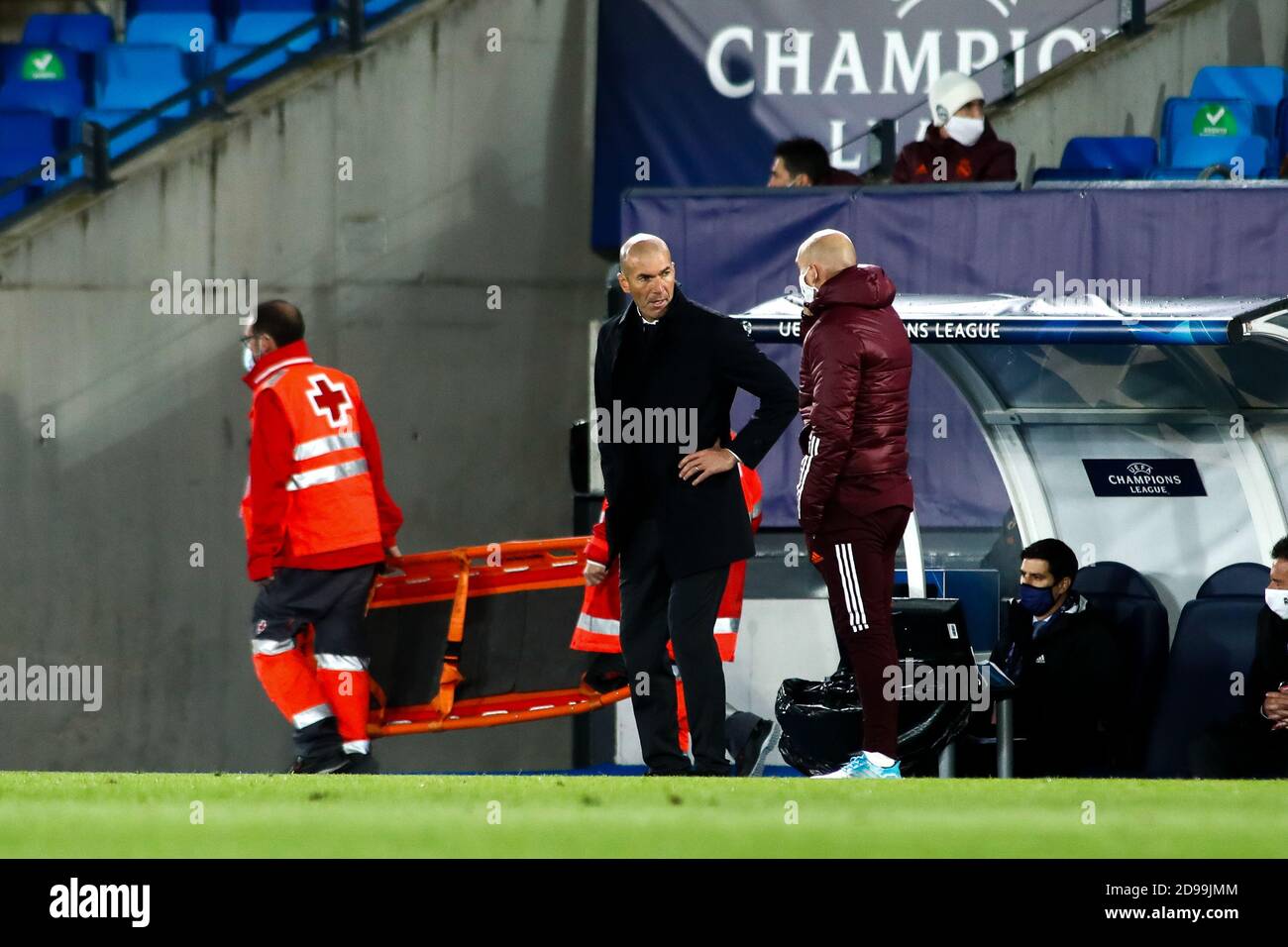 Madrid, España. 03 de noviembre de 2020. Zinedine Zidane, entrenador del Real Madrid durante la Liga de Campeones de la UEFA, fase de Grupo, partido de fútbol del Grupo B entre el Real Madrid CF y el FC Internazionale el 3 de noviembre de 2020 en el estadio Alfredo Di Stefano en Valdebebas, cerca de Madrid, España - Foto Oscar J Barroso / España DPPI / DPPI crédito: LM/DPPI/Oscar Barroso/Alamy Live News crédito: Gruppo Editoriale LiveMedia/Alamy Live News Foto de stock