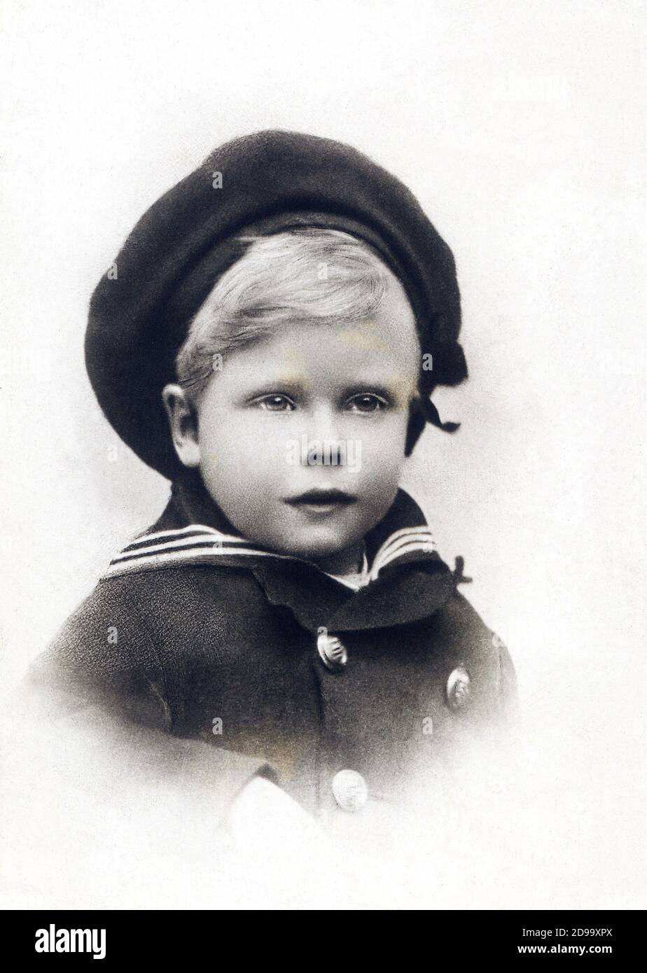 El príncipe de Inglaterra EDWARD de York ( después del duque de Galles y después de la abdicación de la señorita Wallis Simpson : Duque DE WINDSOR ) ( 1894 - 1972 ), desde 1936 Rey EDUARDO VIII - CASA REAL - REALEZA - REALI - nobiltà - nobleza - Personalità da bambini piccoli - personalidad niño - chico - sombrero - cappello vestigto alla marinara - sombrero marinero vestido uniforme ---- Archivio GBB Foto de stock