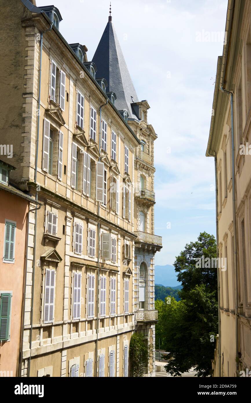 Edificios en el casco antiguo de Pau en Francia Fotografía de stock - Alamy