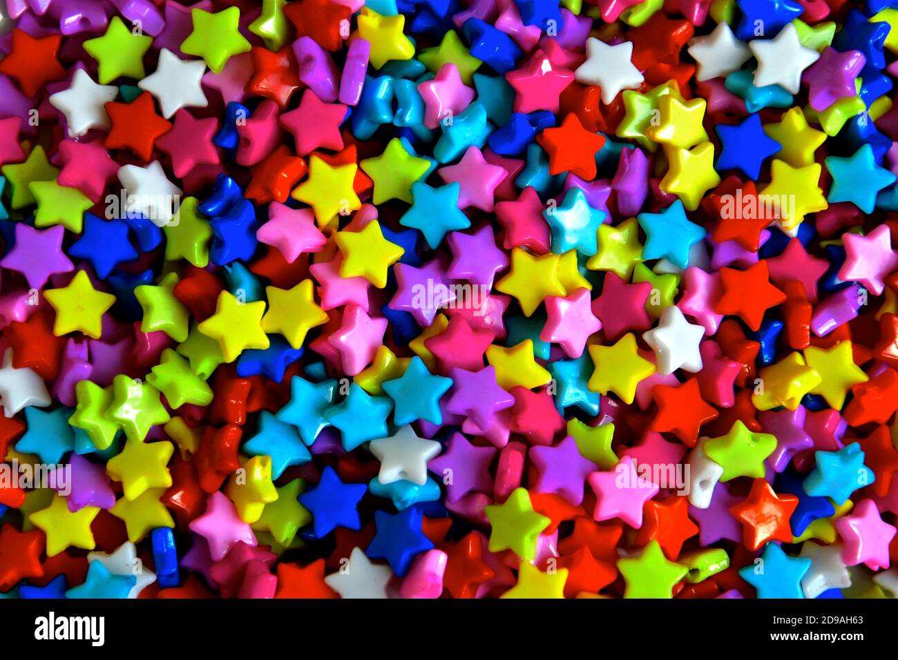 Multicolores de plástico Hama beads con star plantilla para artesanías  Fotografía de stock - Alamy