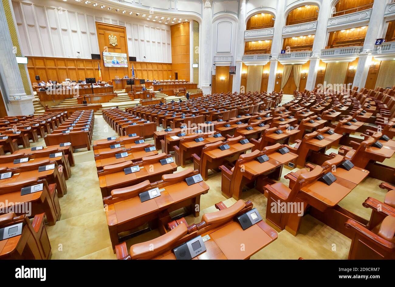 Bucarest, Rumania - 09 de julio de 2020: La ley de cuarentena y aislamiento en caso de epidemia o riesgo biológico fue adoptada en la sesión plenaria en línea Foto de stock