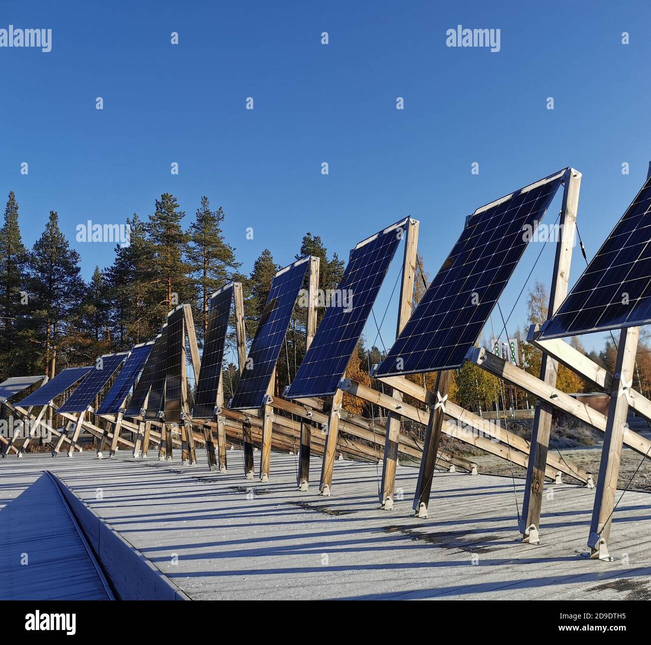 Energía solar, panel solar en el norte de Suecia, Pitea Foto de stock