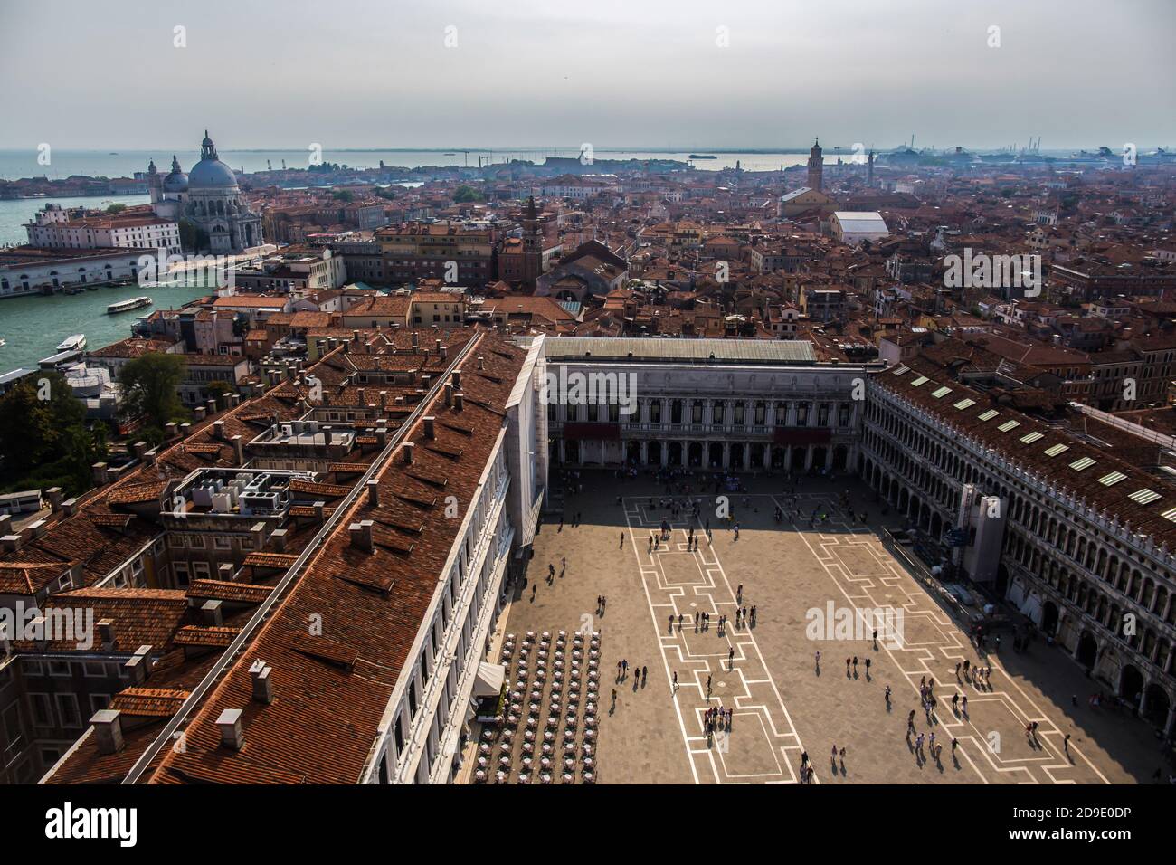 Vista aérea de la ciudad de Venecia desde el campanario de San mark s campanile Italia Foto de stock