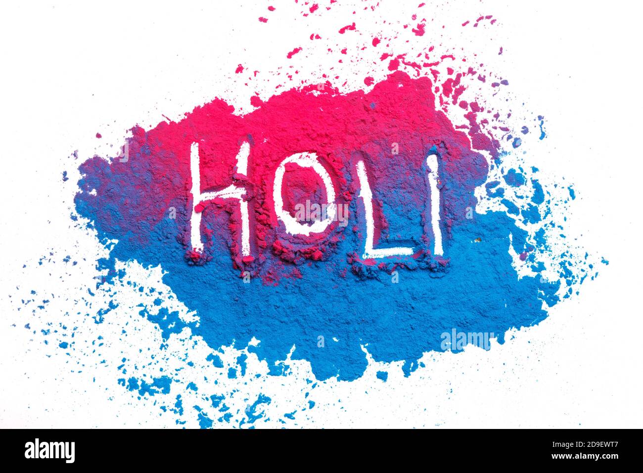 Resumen colorido fondo de Happy Holi. Color polvo vibrante aislado en blanco. Textura de salpicaduras de color polvo. Piso holi pintura decoración Foto de stock