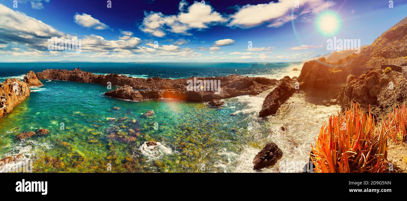 Naturaleza escénica marina en Islas Canarias.Viajes aventura paisaje.Tenerife isla escenografía.Puerto pueblo de la cruz Foto de stock