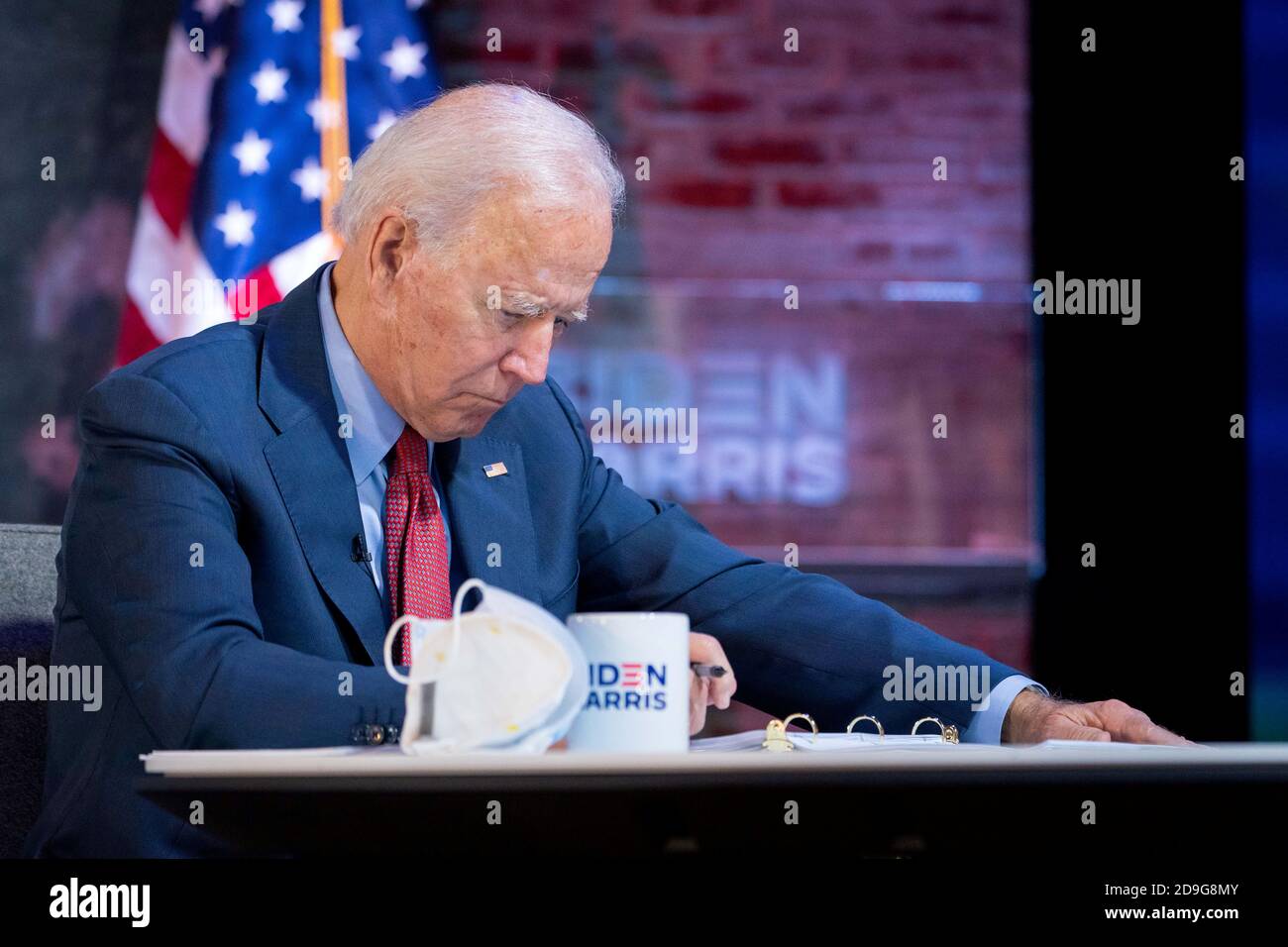 WILMINGTON, DE, EE.UU. - 28 de octubre de 2020 - el candidato demócrata a la presidencia de EE.UU. Joe Biden en una reunión informativa del COVID-19 en Wilmington, Delaware, EE.UU. Durante la Foto de stock