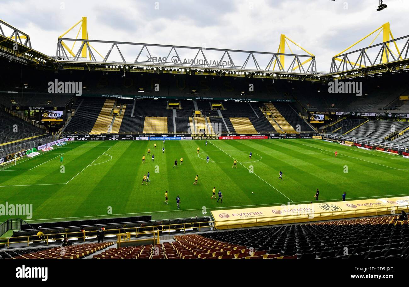 Vista general, vista general, estadio, campo, estadio, estadio, Signal  Iduna Park, juego fantasma, vacío, asientos vacíos, rango, tribuna, estadio,  bloque, deporte: Fútbol: 1.Bundesliga: Temporada 19/20: 26th día de  partido: Borussia Dortmund -