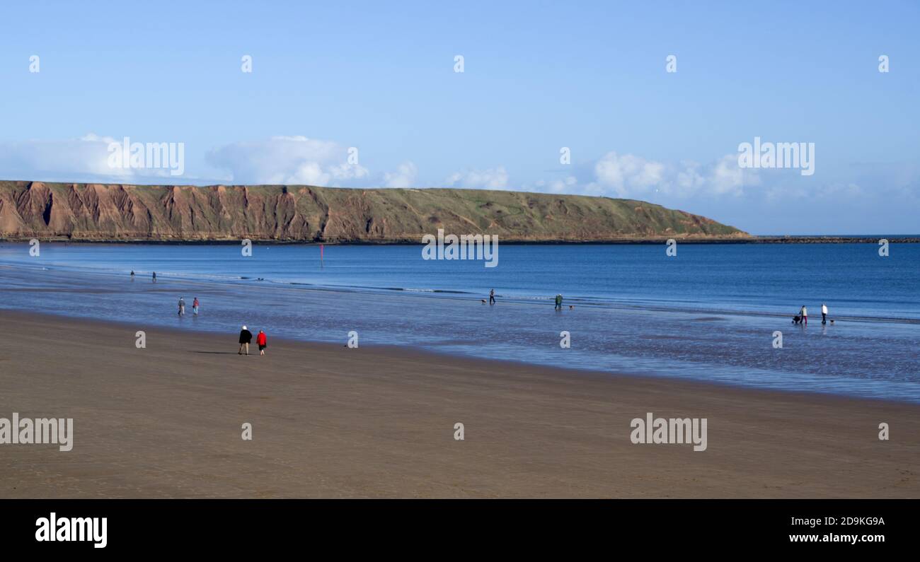 Playa Filey en un día soleado en noviembre Foto de stock