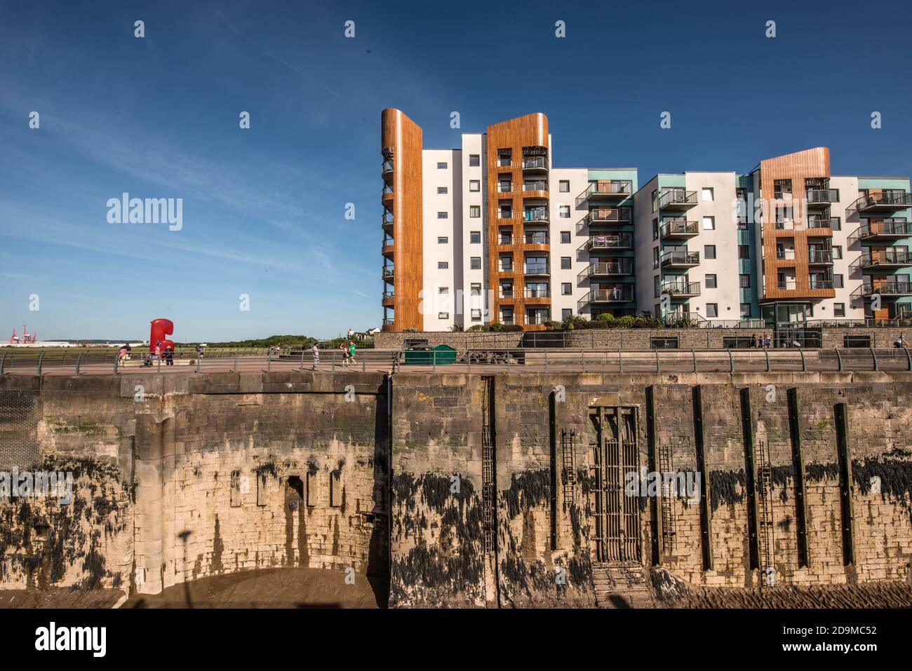 Urbanizaciones residenciales en el puerto deportivo de Portishead Foto de stock