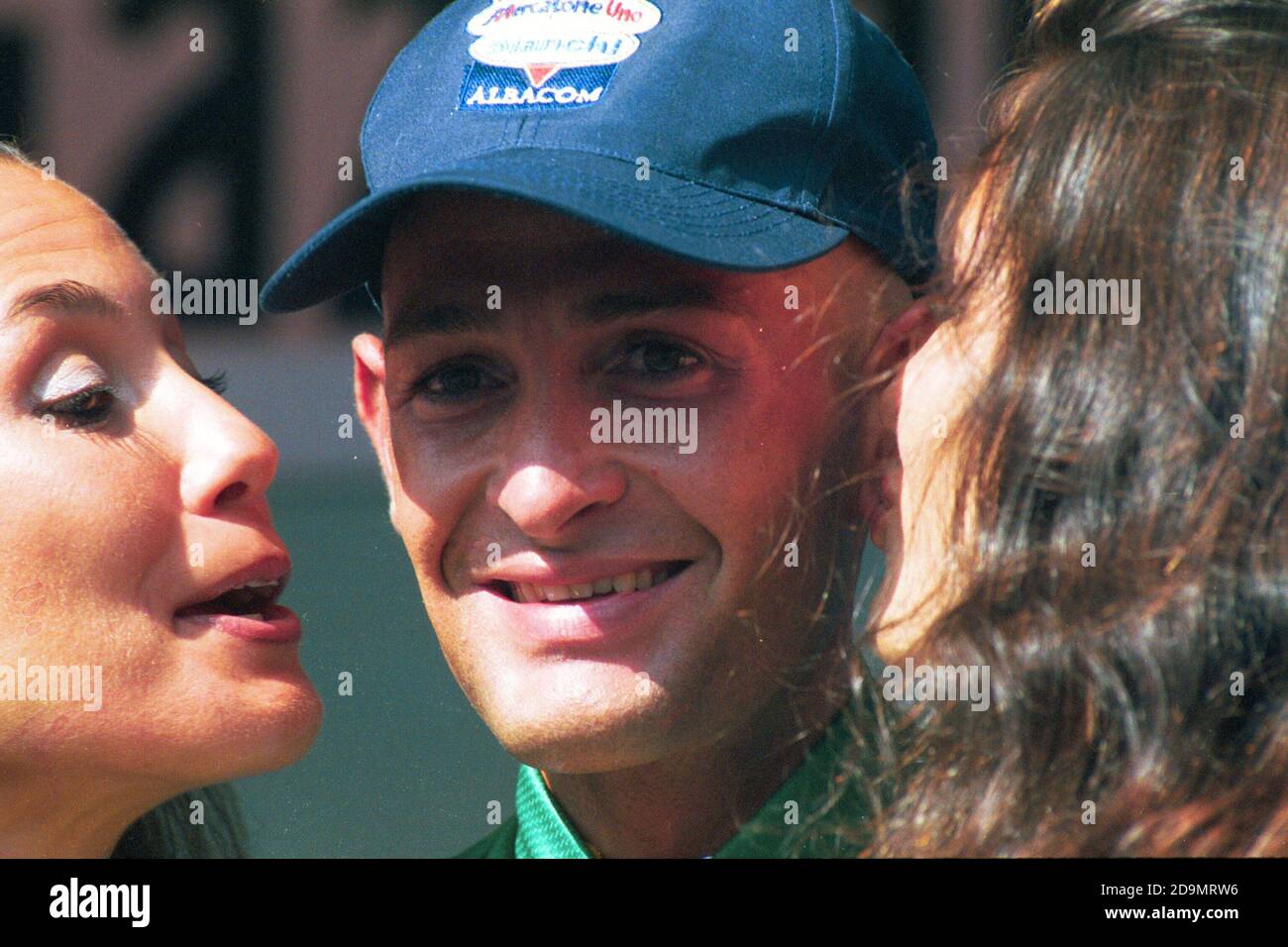 Primer plano de Marco Pantani en el podio de la etapa 15 (Racconigi-Oropa) del 82º giro d 'Italia de ciclismo, domingo 30 de mayo de 1999. --- Primo piano di Marco Pantani sul podio della 15° Tappa (Racconigi-Oropa) dell'82° giro d' Italia di ciclismo, Domenica 30 maggio 1999. Foto de stock