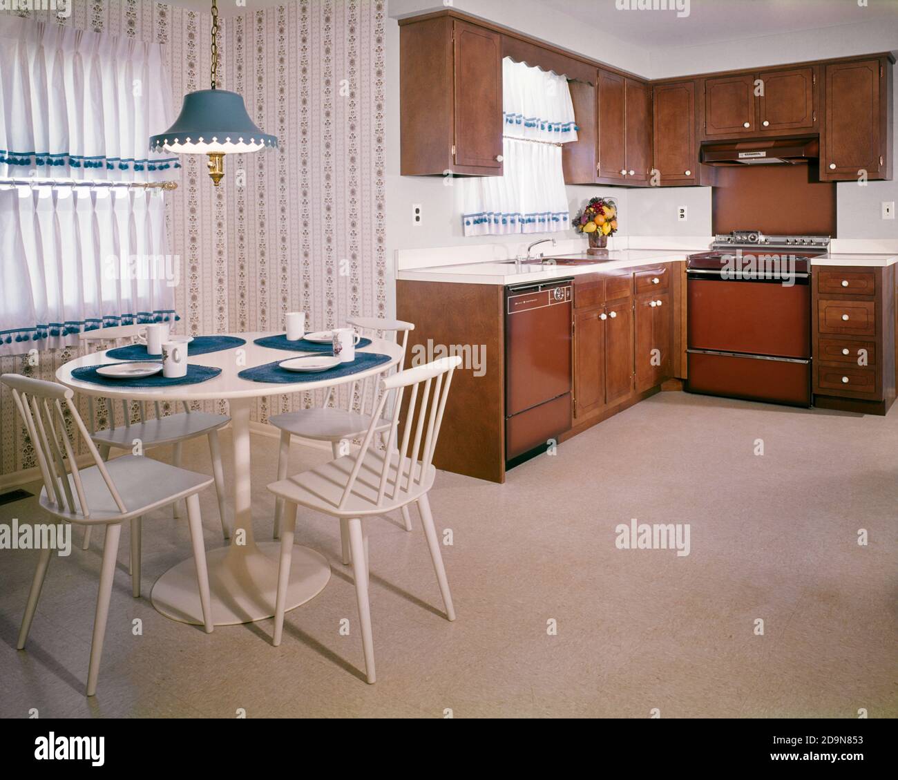 Muebles De Cocina De Los Años 70 Fotos e Imágenes de stock - Alamy