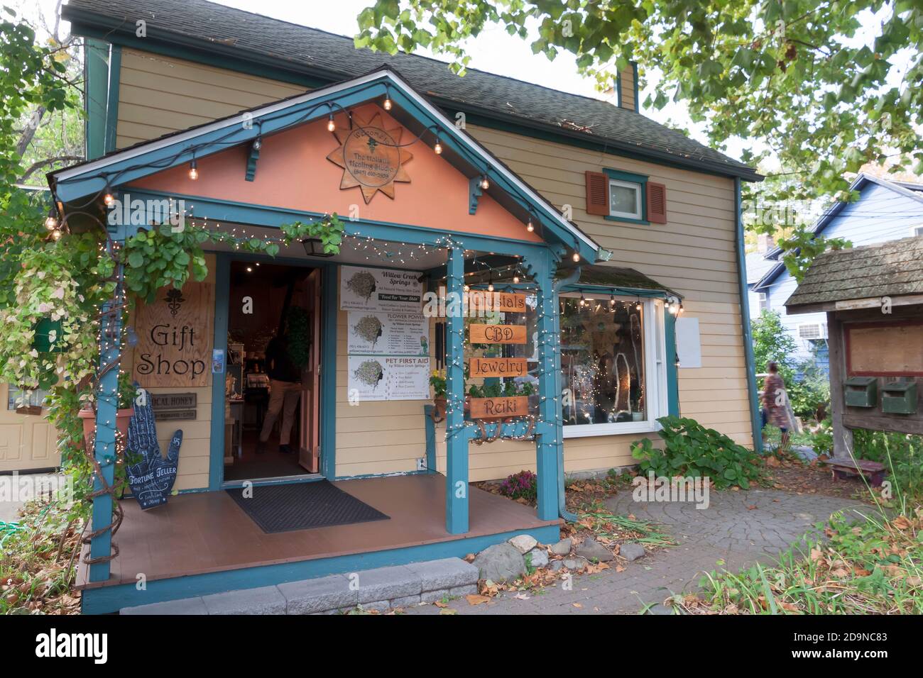 Tienda de regalos en Sugar Loaf Arts & Crafts Village, una aldea en Orange County, NY, en la ciudad de Chester, conocida por sus tiendas de artesanía. Foto de stock