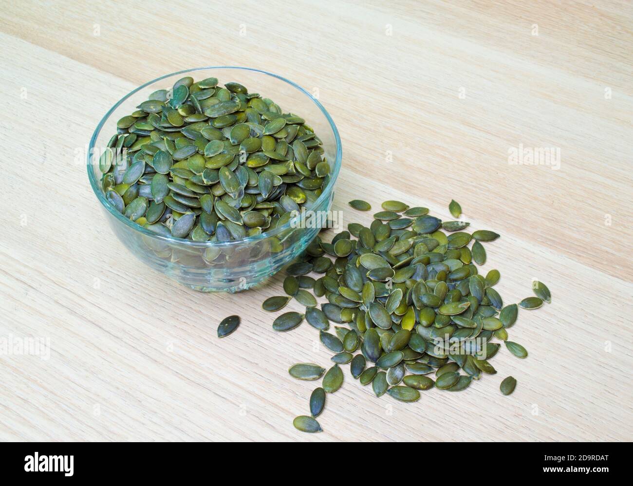 Semillas de calabaza - verde, semilla comestible de una calabaza después de  quitar la cáscara Fotografía de stock - Alamy