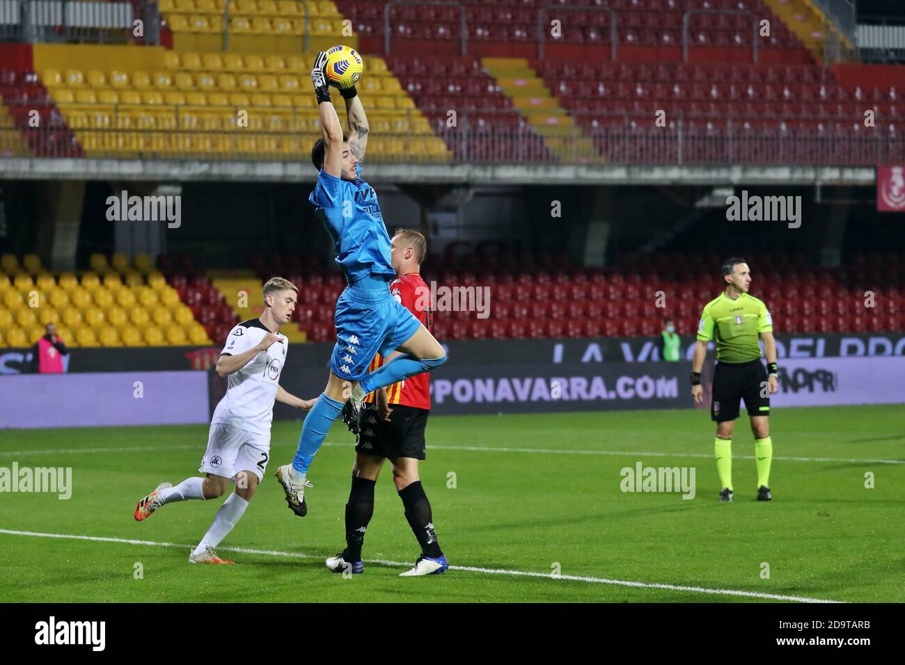 Gianluca Lapadula Jogador Benevento Durante Partida Campeonato Italiano  Série Entre — Fotografia de Stock Editorial © VincenzoIzzo #535950414