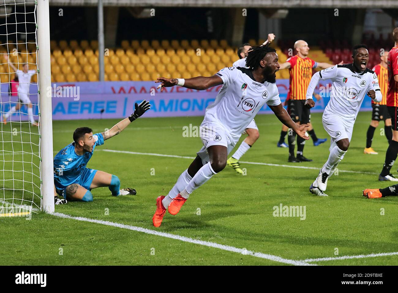 Campeonato Italiano Serie B Entre Benevento Vs Como Foto Editorial - Imagem  de futebol, italiano: 270667861