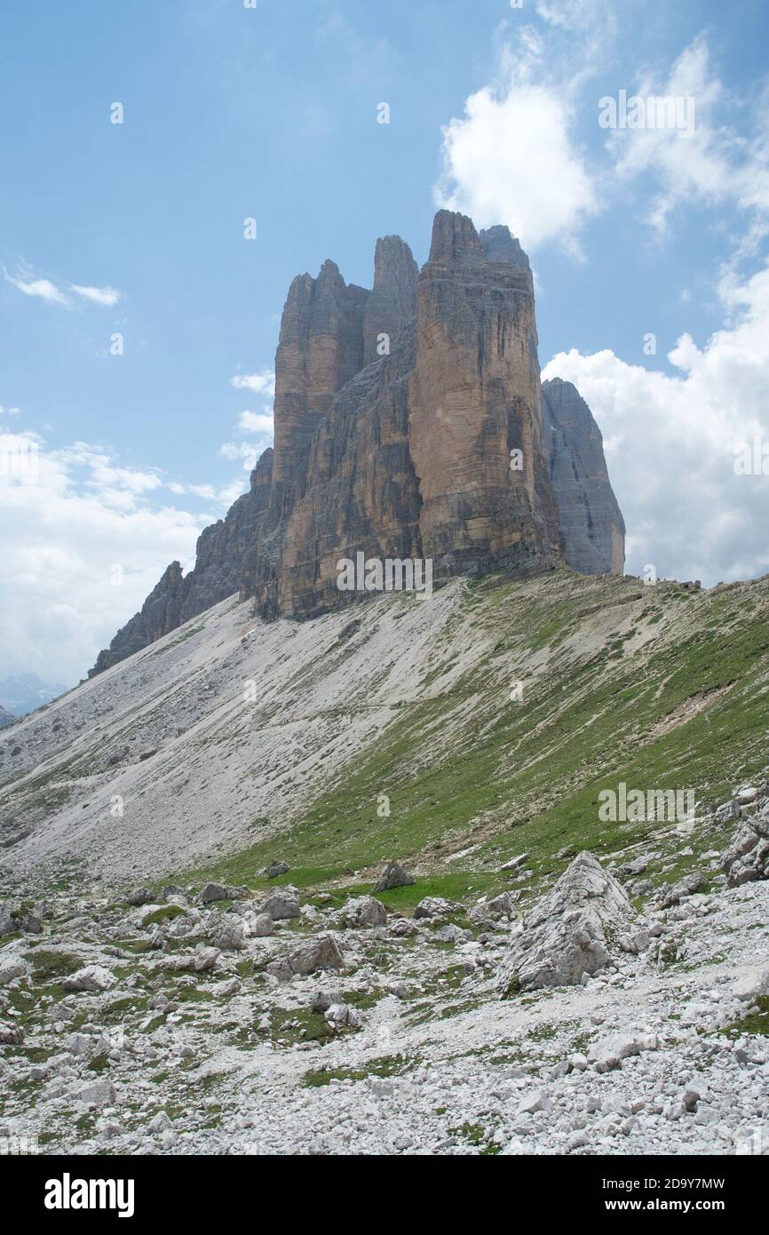 alpes verdes en dolomitas italianas durante el verano, italia Foto de stock