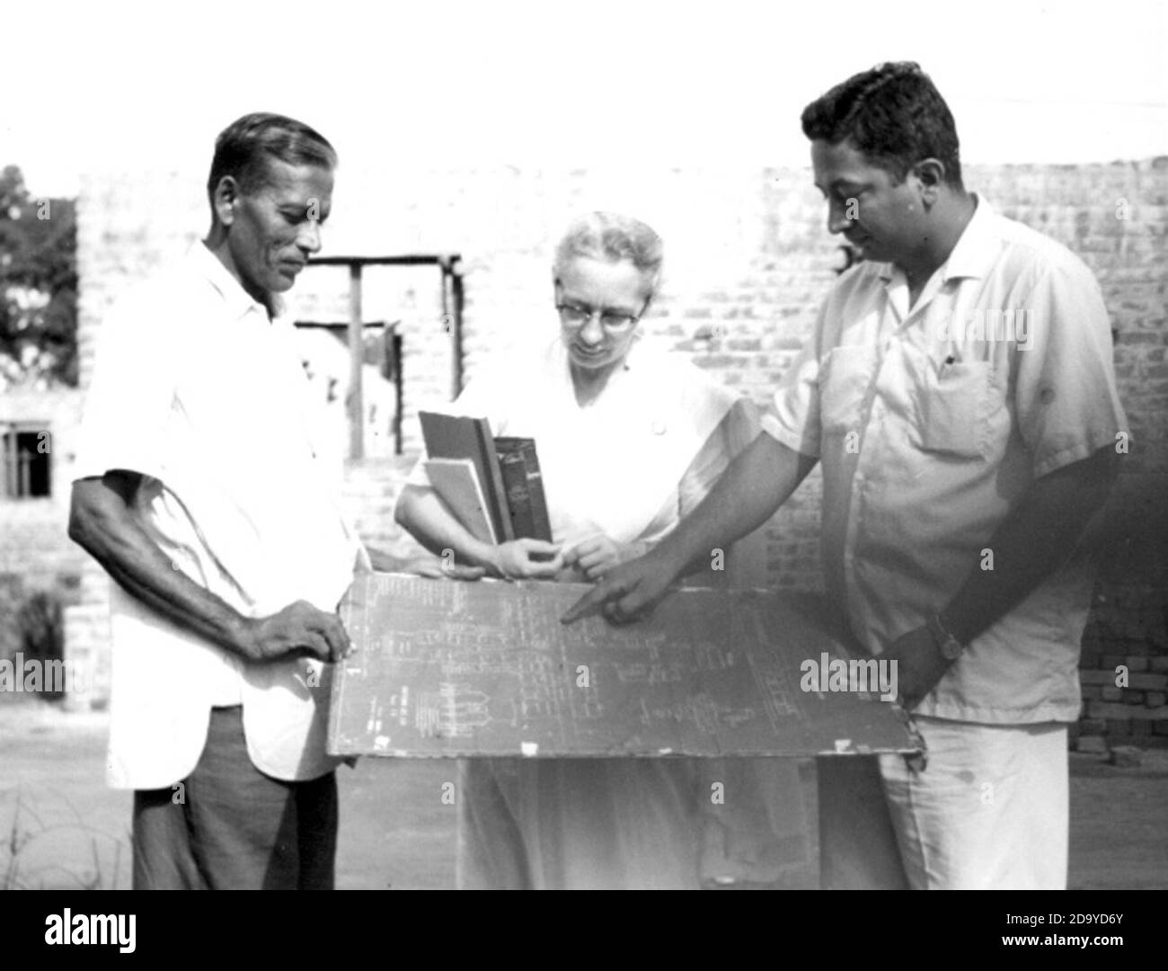 Planificación de la nueva sala O.B., Dhamtari, India, 1964 Fotografía