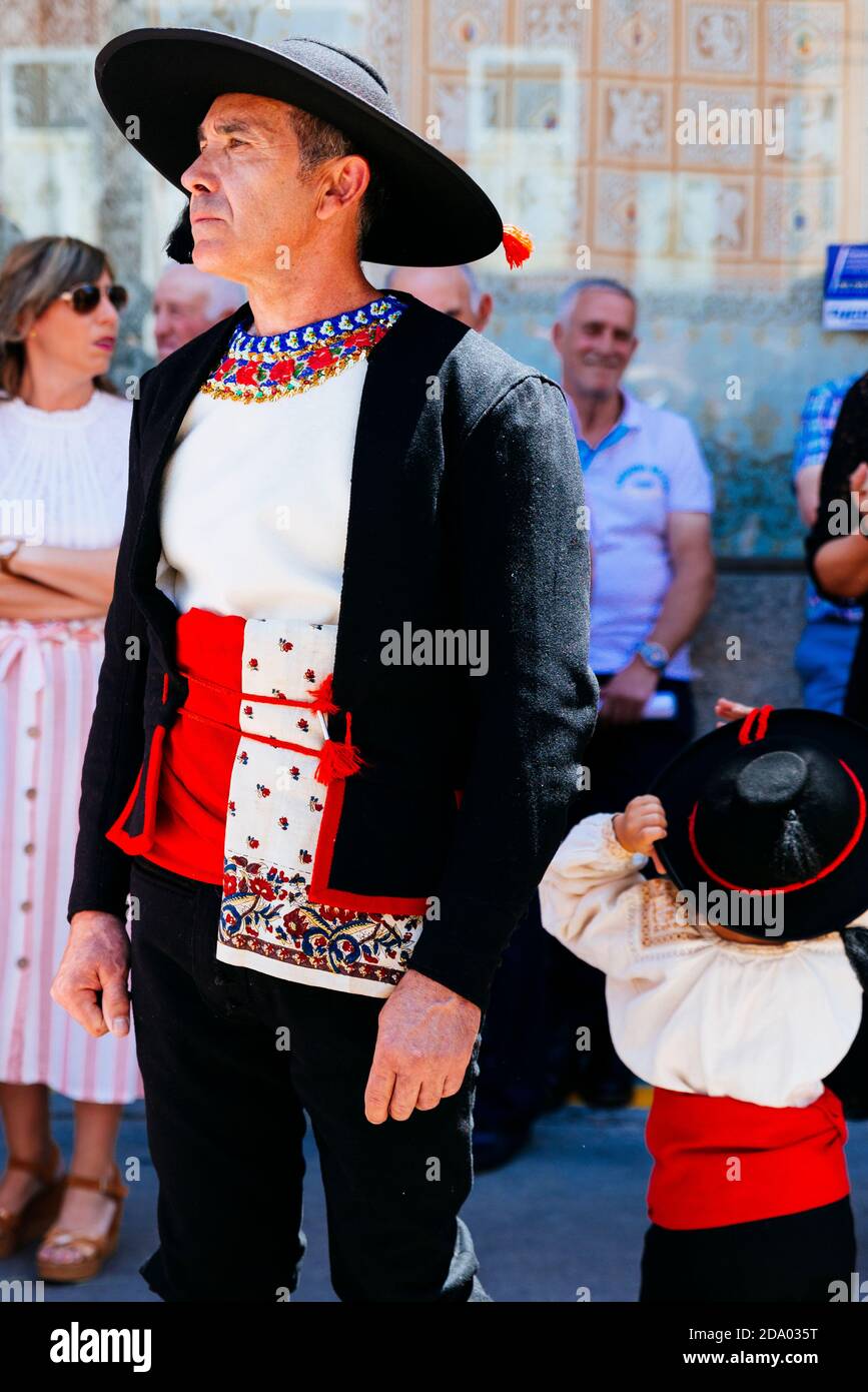 Hombre vestido con el traje tradicional de Lagartera. Lagartera, Toledo,  Castilla - la Mancha, España, Europa Fotografía de stock - Alamy
