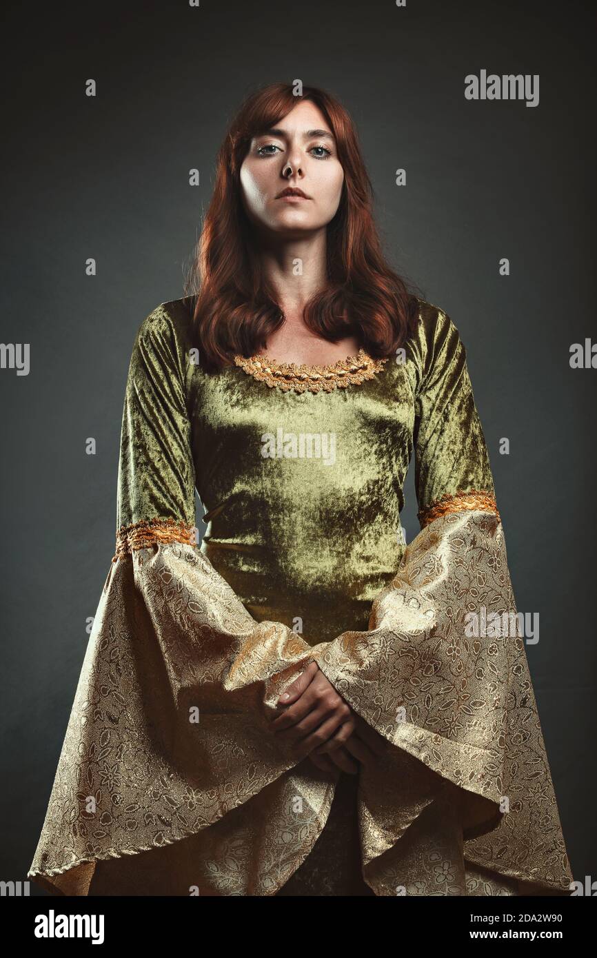 Retrato de una joven reina medieval. Fantasía conceptual Fotografía de  stock - Alamy