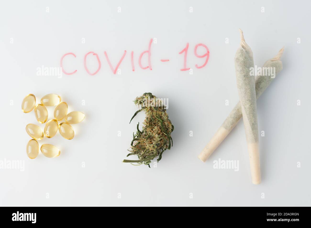 Prevención de la marihuana del coronavirus. Investigación sobre el efecto  del CBD, el THC en el sistema respiratorio y la prueba de drogas. Covid 19  concepto de consumo de marihuana dur Fotografía