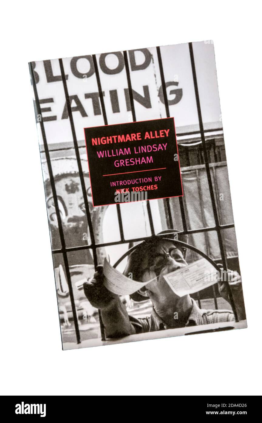 Una copia en rústica de Nightmare Alley de William Lindsay Gresham. Publicado por primera vez en 1946. Foto de stock