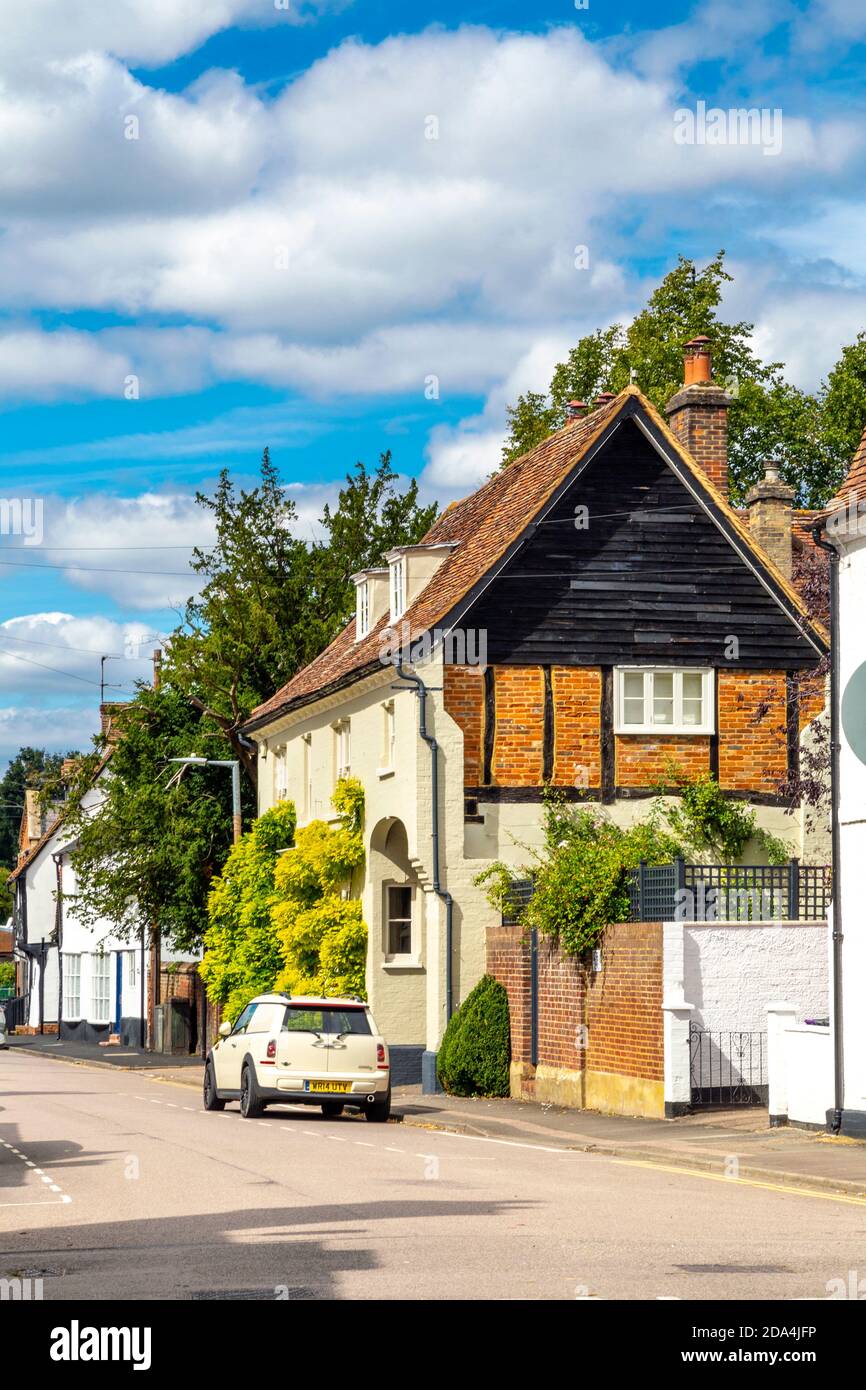 Encantadora casa de estilo inglés en Church Street, Baldock, Hertfordshire, Reino Unido Foto de stock