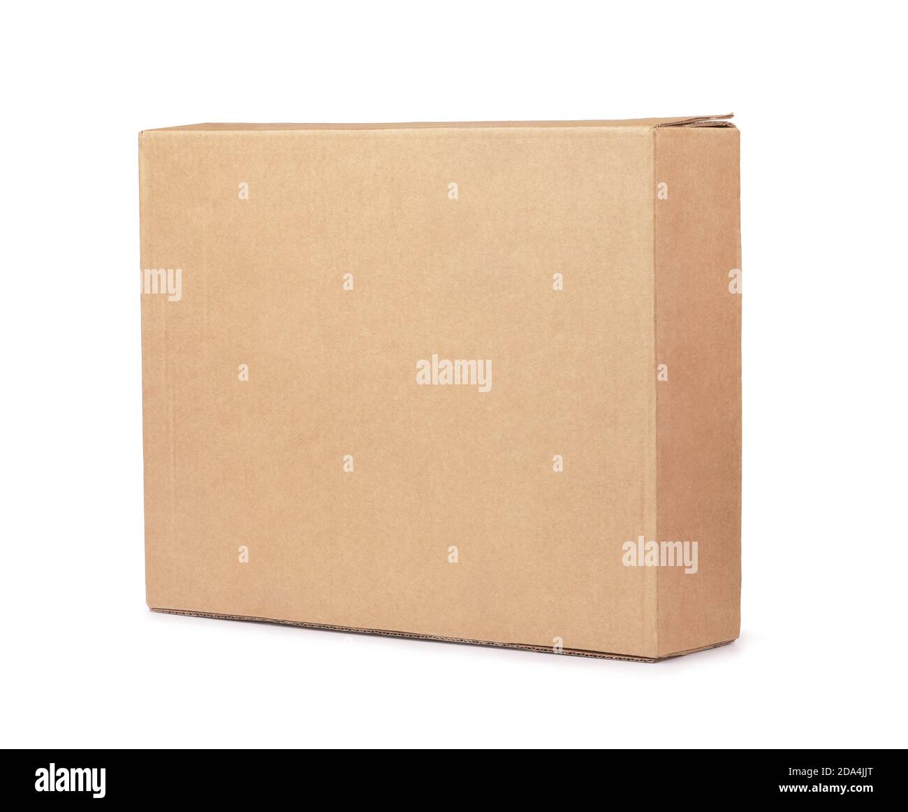 Caja plana de cartón marrón en blanco aislada sobre blanco Foto de stock