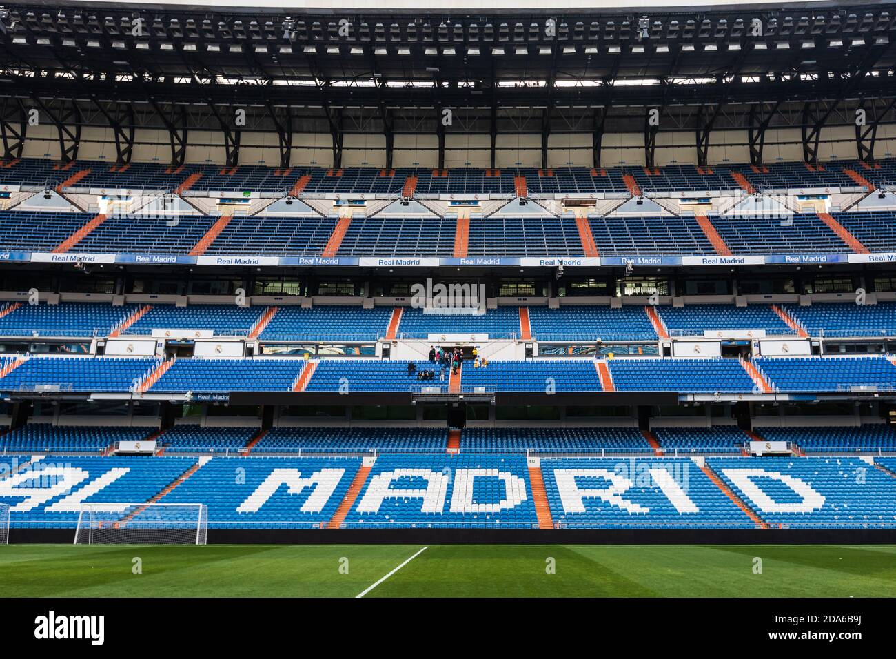 MADRID, ESPAÑA - Jun 04, 2018: Vista del estadio vacío Santiago Bernabeu, donde juega el equipo de fútbol del Real Madrid Foto de stock