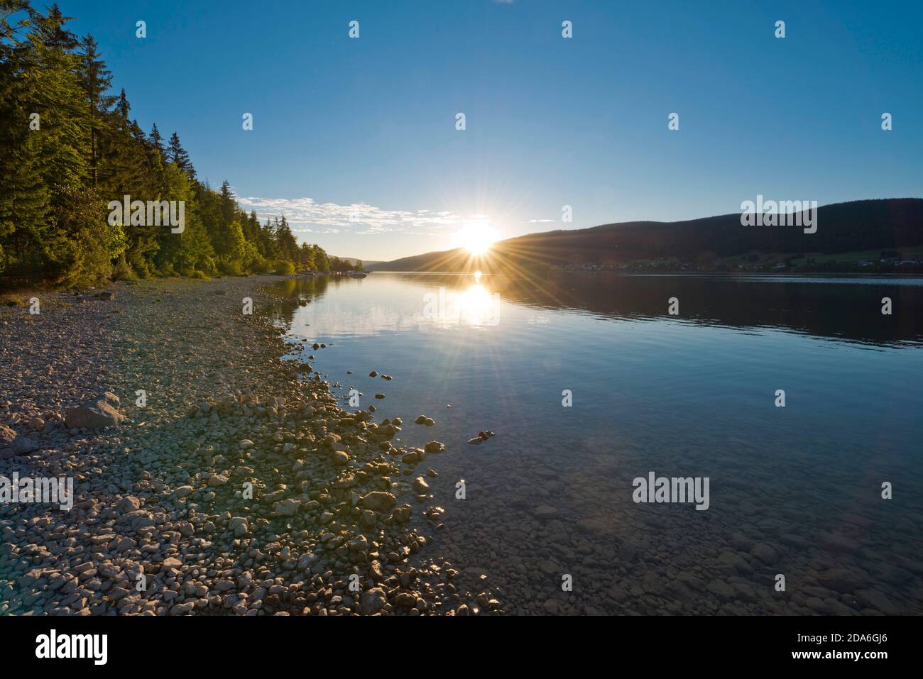 Suiza, Vaud, Waadt, Vallée de Joux, Parc Jura vaudois, Lac de Joux, See, lago, lever du soleil, Sonnenaufgang, Sunrise Foto de stock