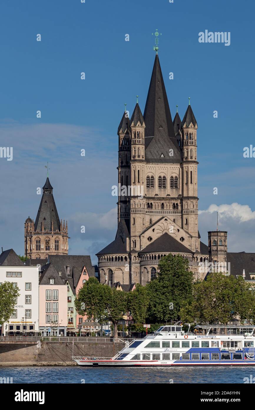 Basilica De San Martin Fotos e Imágenes de stock Alamy