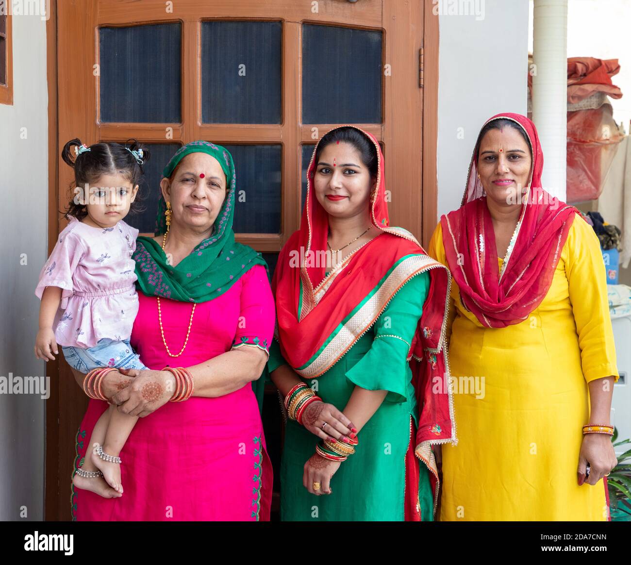 retrato de una familia india feliz. Foto de stock