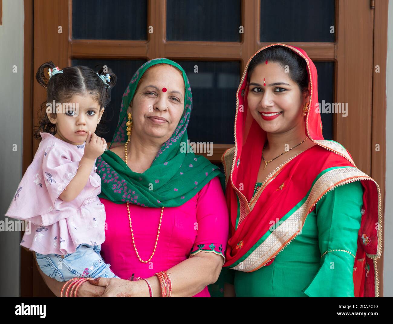 retrato de una familia india feliz. Foto de stock