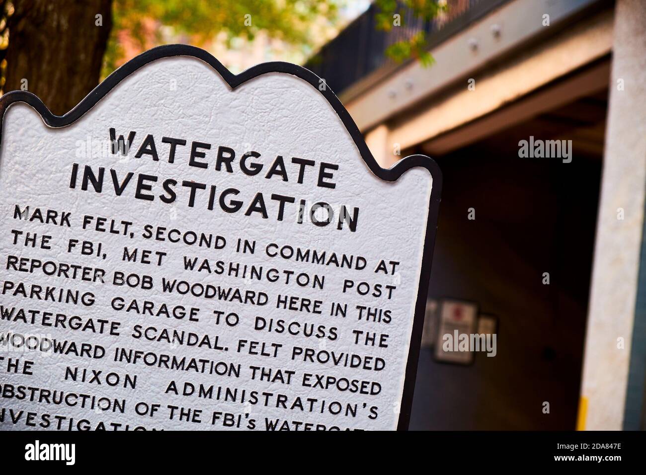 Un marcador conmemorativo, placa identifica el lugar de las reuniones