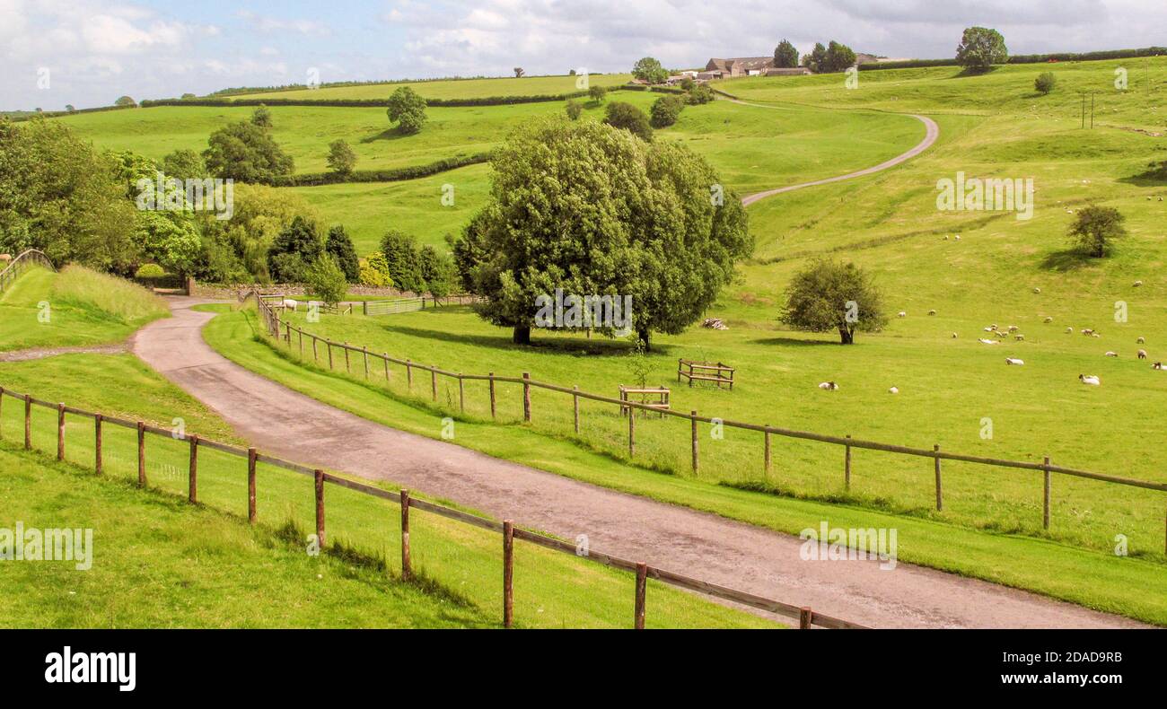 Escena pastoral, granja, Cotswolds, Inglaterra, Reino Unido Foto de stock