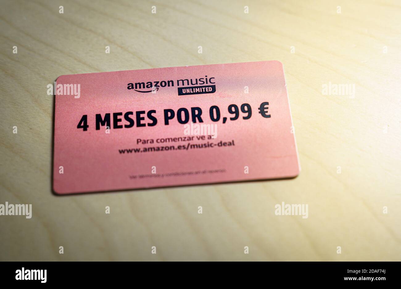 Barcelona, España - Noviembre 2020: Tarjeta con Amazon Music Oferta  ilimitada de 4 meses en español. Editorial ilustrativa Fotografía de stock  - Alamy