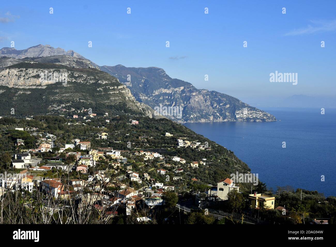 Vista panorámica de la costa en la provincia de Nápoles, Italia. Foto de stock