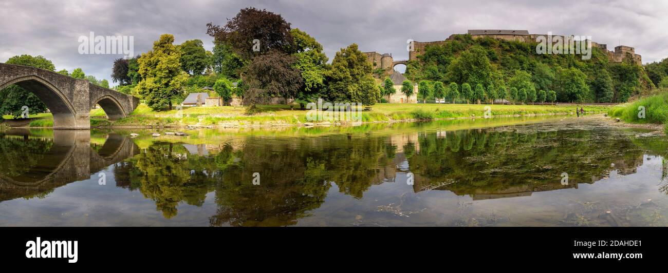 Vista al castillo de Bouillon Foto de stock