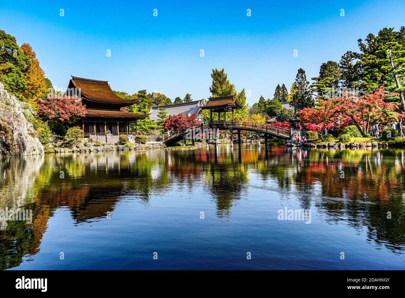 Templo Eiho-ji, templo budista Rinzai Zen y jardines escénicos con colores otoñales en Tajimi-shi, Gifu, Japón Foto de stock