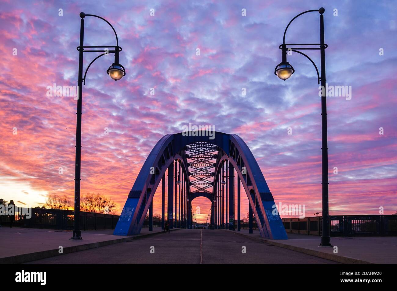 El Starbridge (llamado Sternbrücke) en Magdeburg, Alemania Foto de stock