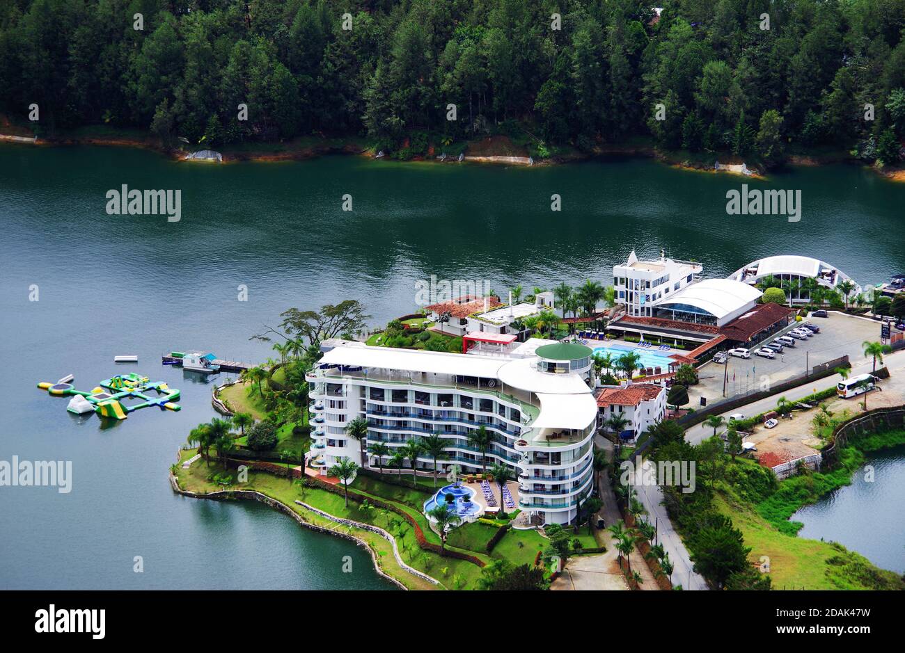 Vista aérea del Lago Guatape (el Penol) en Antioquia, Colombia, Sudamérica Fotografía de stock