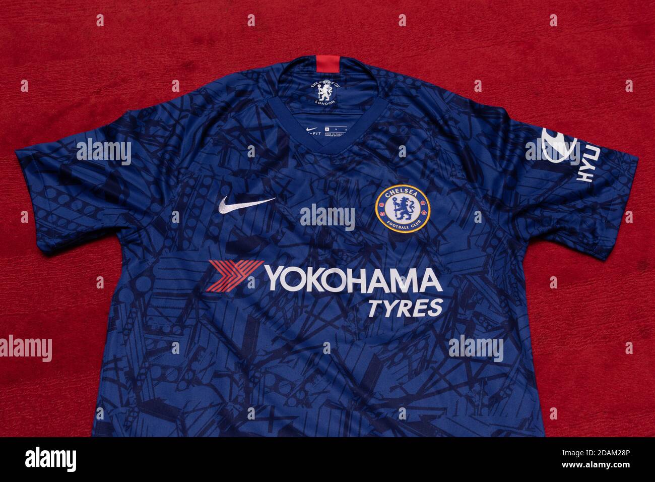 Chelsea FC Camiseta Nike Home 2019/2020 para mujer con neumáticos Yokohama  parte delantera de la camisa patrocinador Fotografía de stock - Alamy