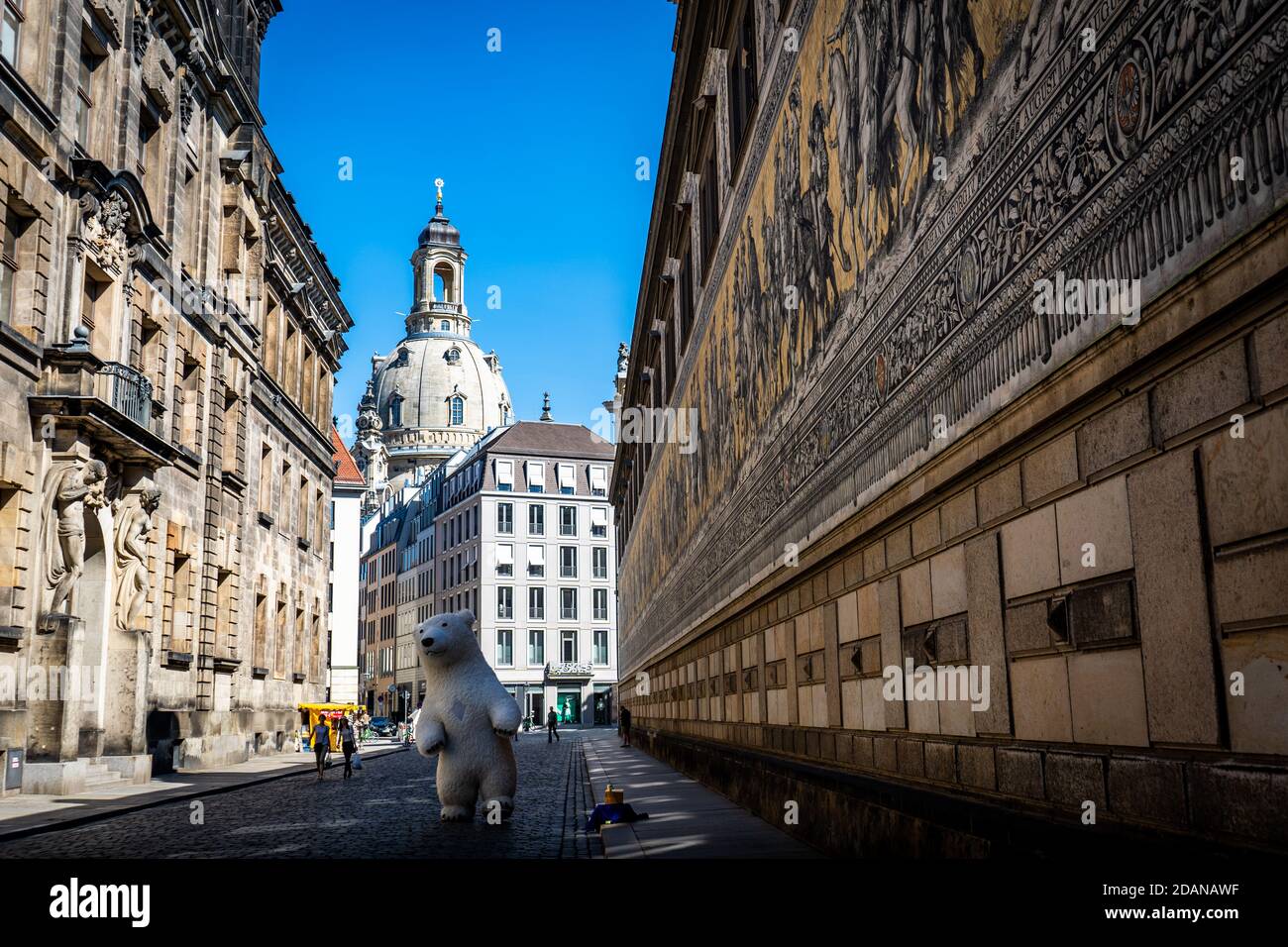 Procesión del príncipe en Dresde con Frauenkirche Foto de stock